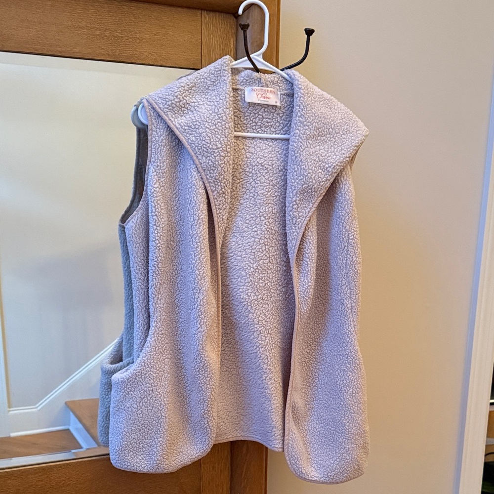 Southern Charm Women's Cream Sherpa Vest